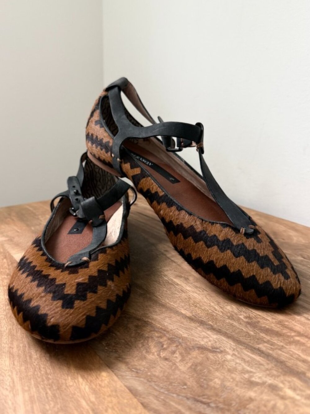 MATT BERNSON Wren Chevron Genuine Calf Hair T-Strap Ballet Flats Black Brown 39